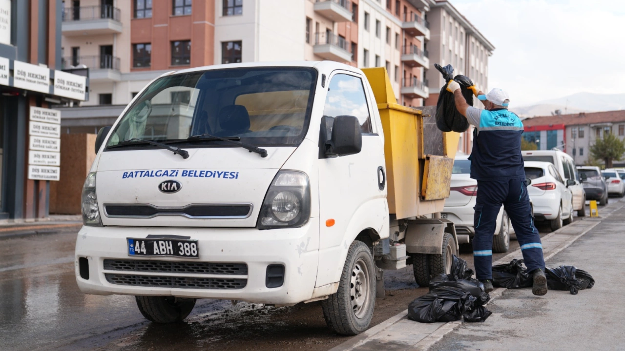 Battalgazi’de Temizlik Çalışmaları Aralıksız Sürüyor