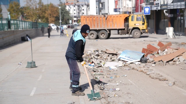 Battalgazi’de Temizlik Çalışmaları Aralıksız Sürüyor — Fotoğraf 2