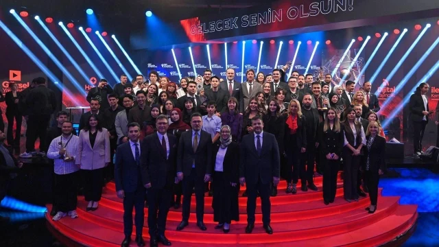 İletişim Öğrencilerinden TRT Yarışmasında Çifte Başarı!