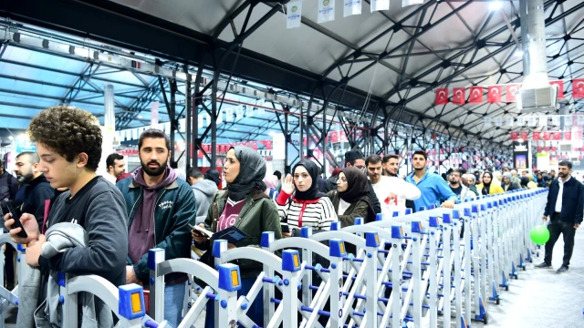 Malatya Kitap Fuarına  Ziyaretçi Akını — Fotoğraf 2