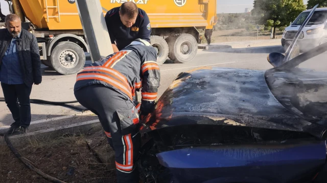 Malatya’da Kaza Yapan Araç Alev Aldı! — Fotoğraf 1