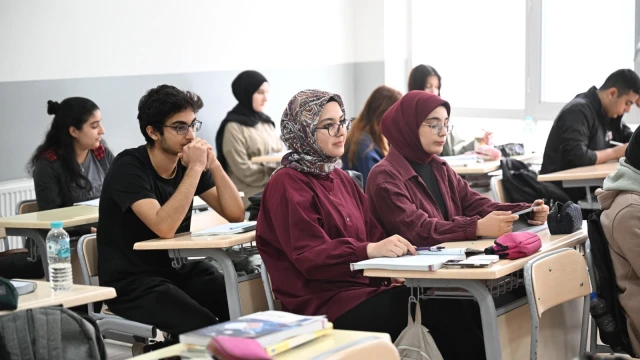 Malatya’da Öğrencilere Dershane Ortamında Eğitim