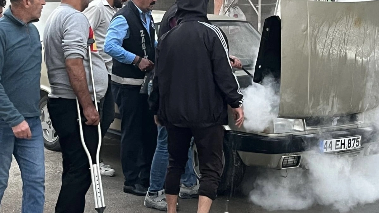 Malatya’da Pazar Yerinde Araç Yangını!