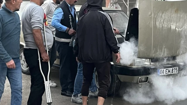 Malatya’da Pazar Yerinde Araç Yangını!