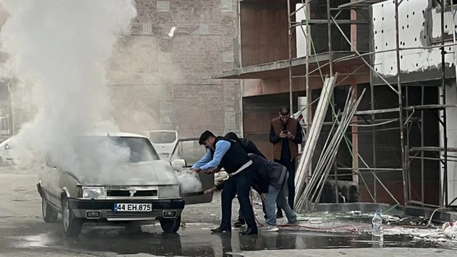 Malatya’da Pazar Yerinde Araç Yangını! — Fotoğraf 2