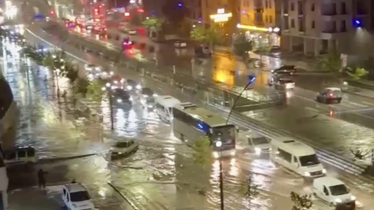 Malatya’da Sağanak Yağış Hayatı Felç Etti