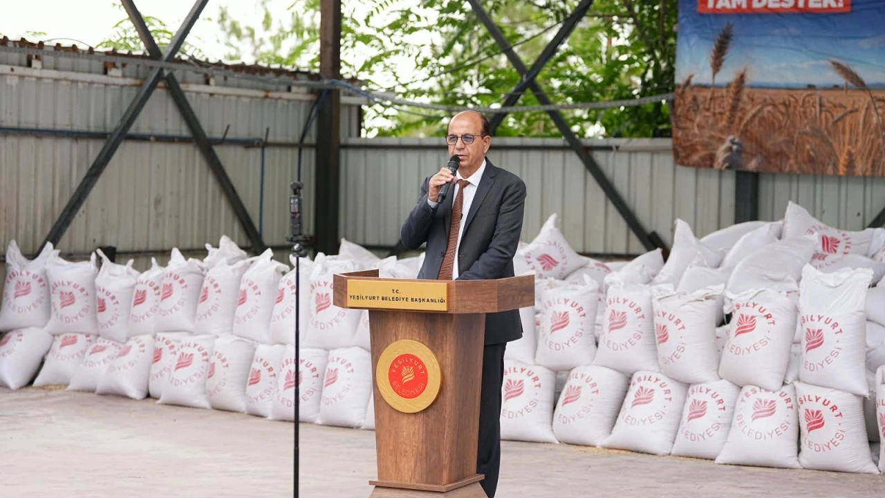 Yeşilyurt’ta Üreticlere Arpa Desteği