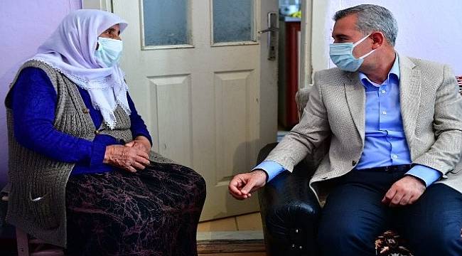 Başkan Çınar,Yaşlı Teyzenin Hayır Duasını Aldı