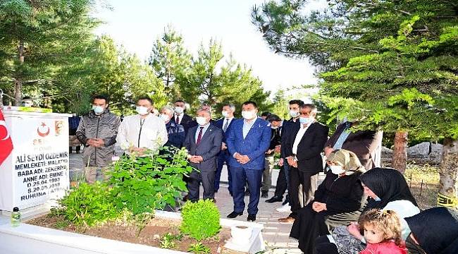 Başkan Gürkan’dan,Şehitliğe Ziyaret