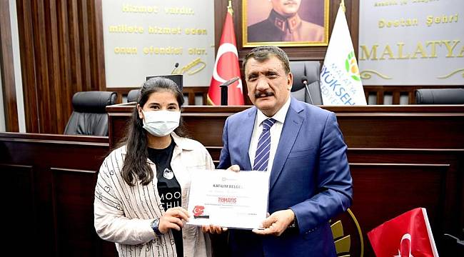  Gürkan, Dereceye Giren Öğrencilere Ödüllerini Verdi