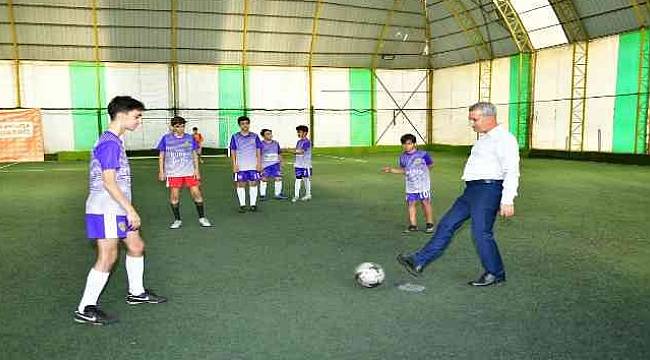 Futbol Turnuvasının Başlama vuruşu Başkan Çınar'dan