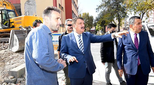 Malatya'da Cumhuriyet Meydanında Çalışmalar Hız Kazandı