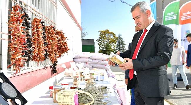 Yeşilyurt'ta Arpa ve Buğday Dağıtım Programı Düzenledi