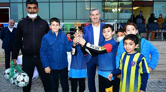 Yeşilyurt'ta Bayram Kutlamaları İçin Ödül Töreni Düzenlendi