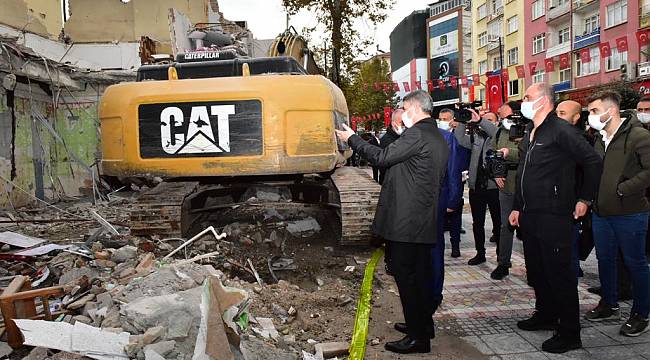 Baruş, Çöken Binada İncelemelerde Bulundu