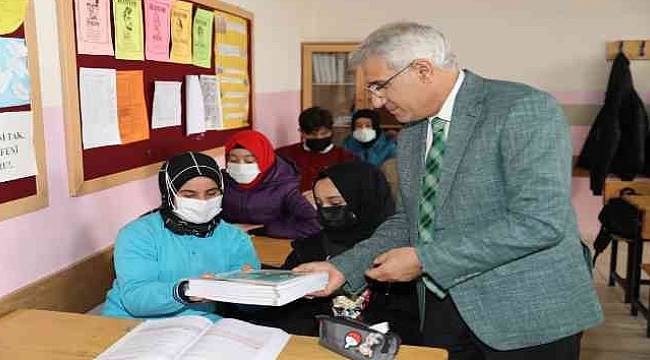 Battalgazi'de Öğrencilere Eğitim Desteği Sürüyor