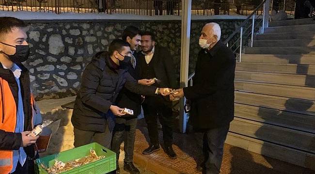 Malatya'da Ak Partili Gençlerden Regaip Kandili Etkinliği