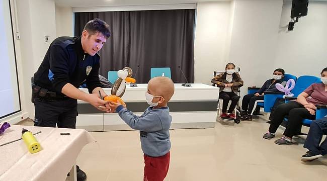 Polislerden Kanserli Çocuklara Moral