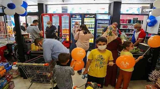 Esenlikten Alışveriş Yüzleri Güldürüyor