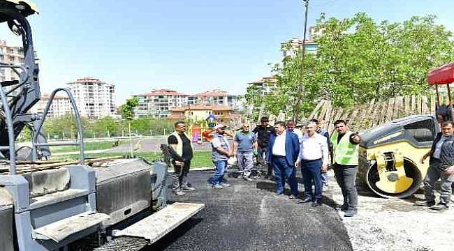 Yeşilyurt'ta Konforlu Ve Güvenli Yollar Yapılıyor