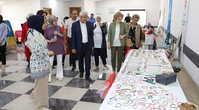 Üniversite'de Resim Sergisine Yoğun İlgi