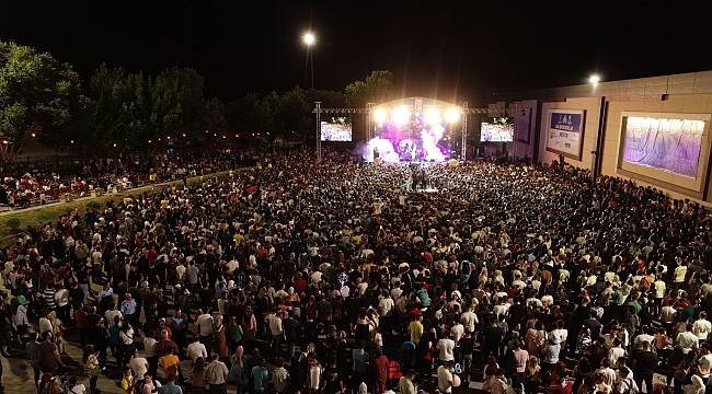 Malatya'da Hande Yener Konserine Büyük İlgi 