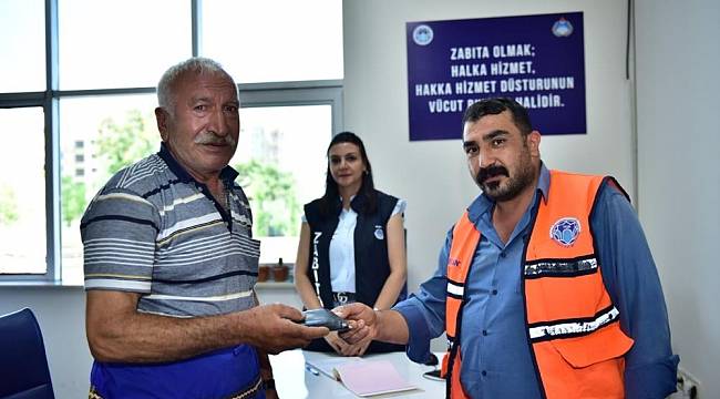 Temizlik Personelinden Örnek Davranış