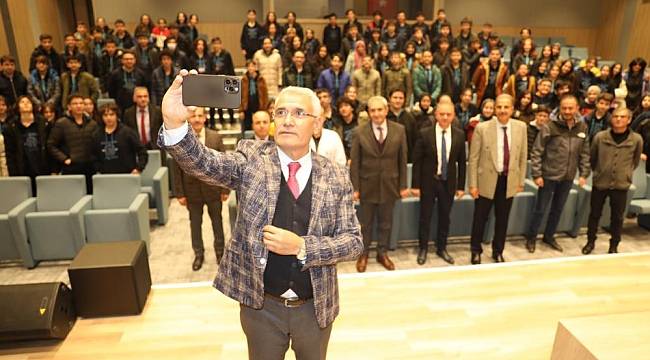 Başkan Güder, Öğrencilerle Söyleşi Yaptı