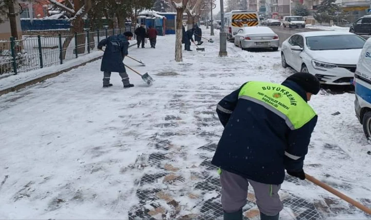 Malatya Büyükşehir'de Kar Mesaisi Devam Ediyor