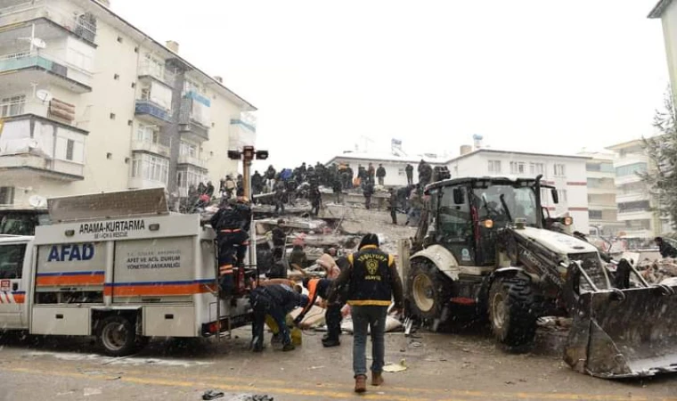 Malatya'da Arama Kurtarma Çalışmaları Aralıksız Sürüyor