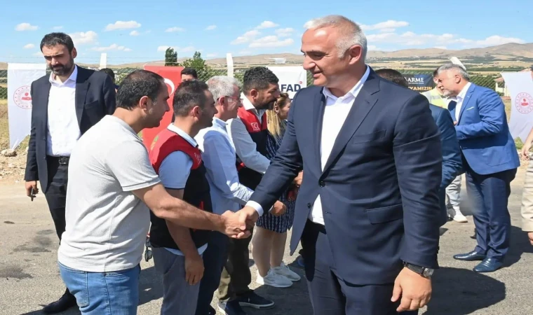 Bakan Ersoy,Malatya’da Depremzedeler İle Bayramlaştı