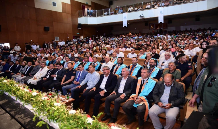 Malatya Turgut Özal Üniversitesi’inde Mezuniyet Coşkusu