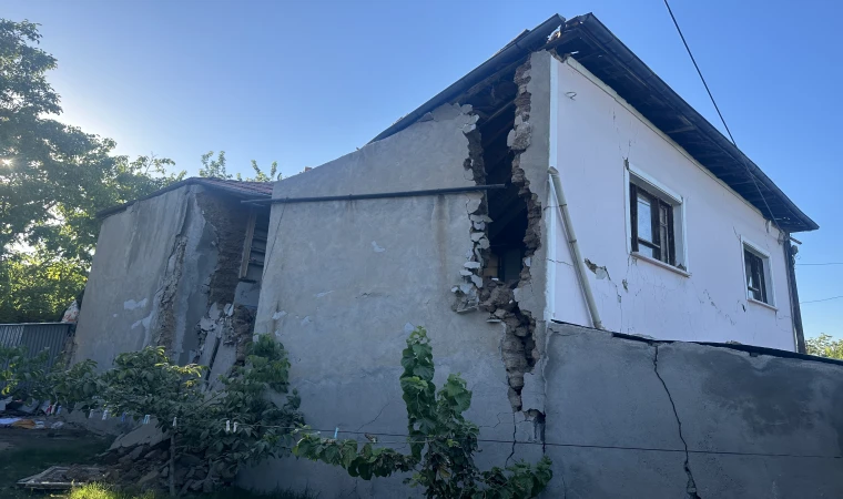 Malatya'da Ağır Hasarlı Ev Korkutuyor