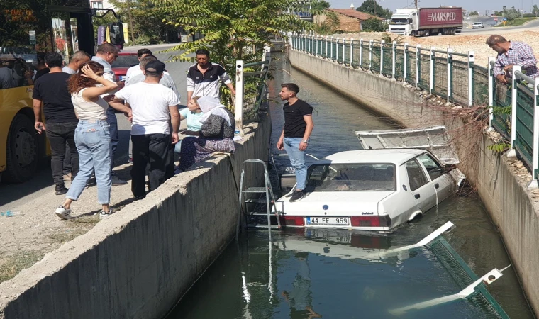 Malatya'da Trafik Kazası,Otomobil Kanala Uçtu