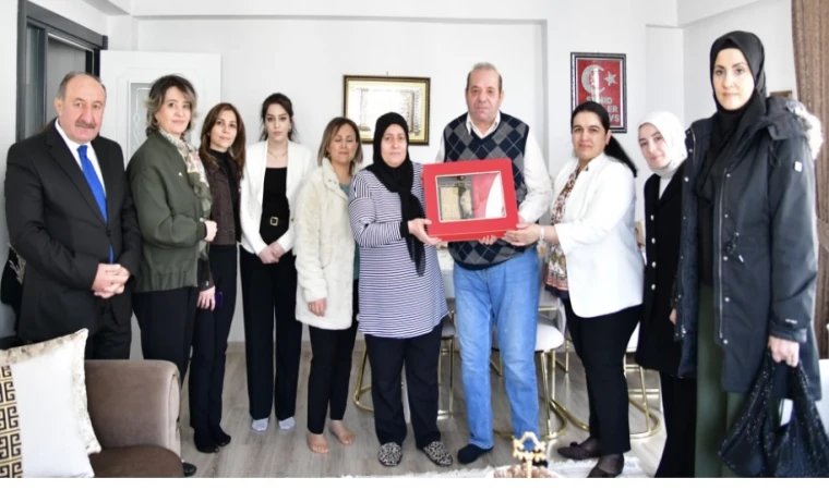 Hanımefendi Selda Yavuz Şehit Ailelerine Ziyaretlerini Sürdürüyor