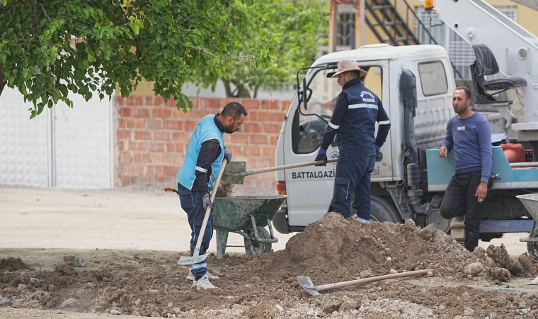 Battalgazi’de Kilit Taşı Park Yenileme Çalışmaları Sürüyor