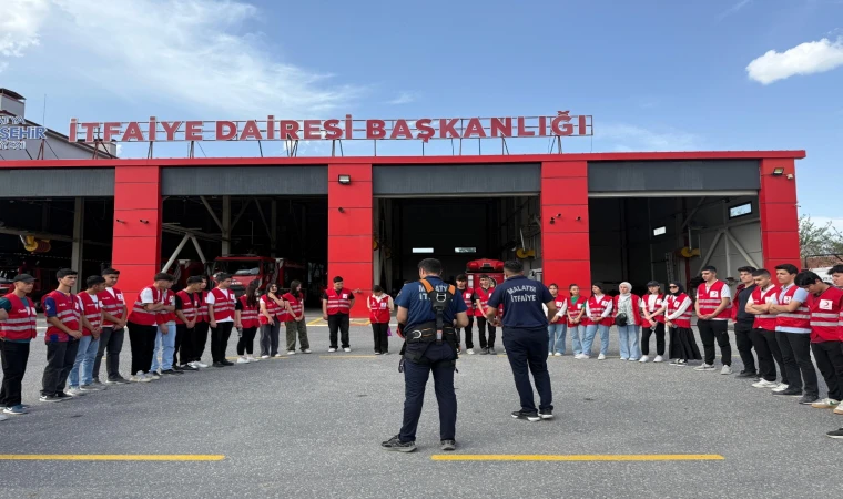 Malatya’da Genç Kızılay Ekibine Afet ve Yangın Eğitimi