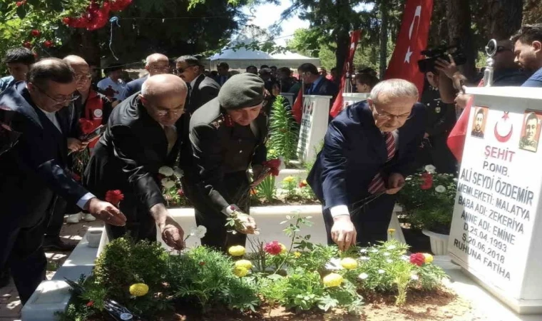 Malatya Protokolünden Şehitlik Ziyareti