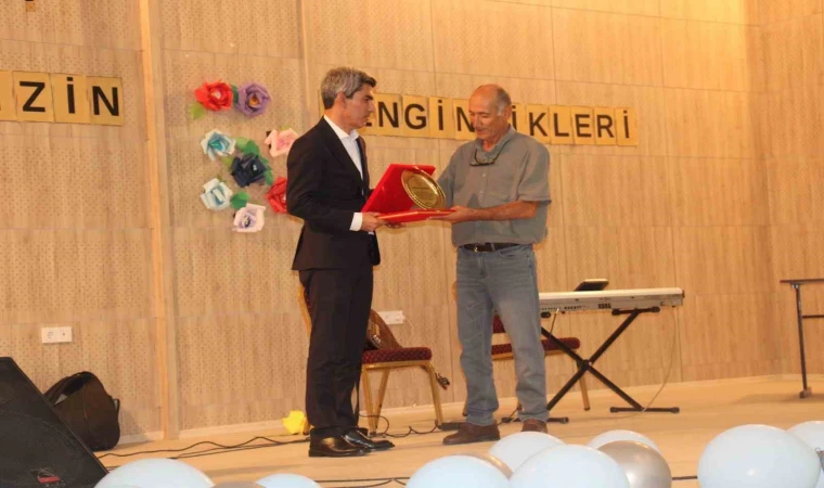 Malatya’da O Yazar Kitap Gelirini Öğrencilere Bağışladı
