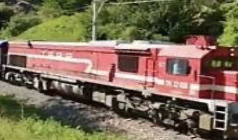 Malatya’da Yük Treni Kamuonete Çarptı