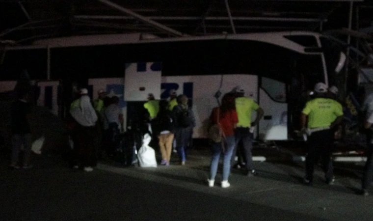 Malatya’da Yolcu Otobüsü Arkaryakıt İstasyonuna Girdi 8 Yaralı