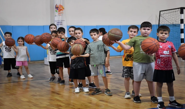 Yeşilyurt’ta Basketbol Kursu Miniklere Neşe Getiriyor!