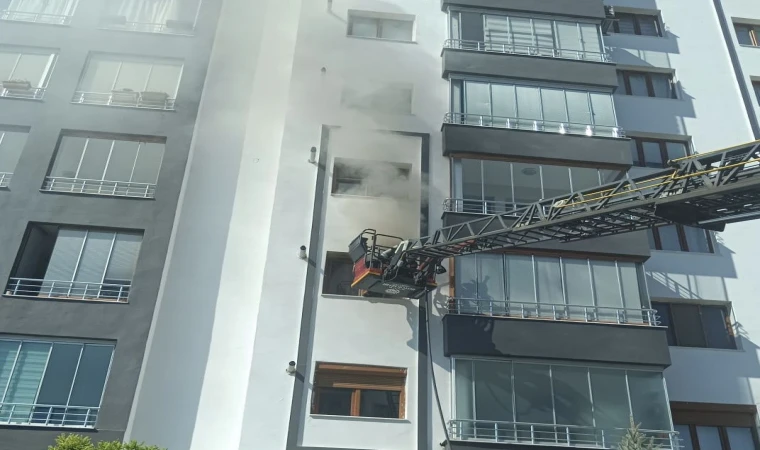 Malatya’da 10 Katlı Apartmanda Korkutan Yangın