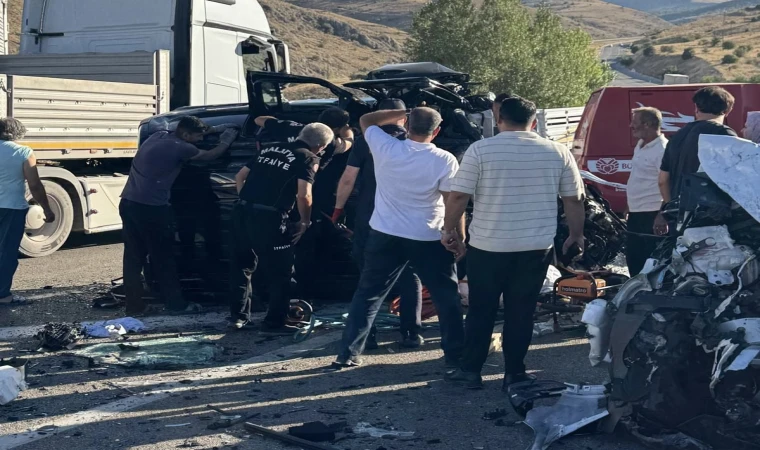 Malatya’da Feci Kazada Ölenlerin Kimlikleri Belli Oldu