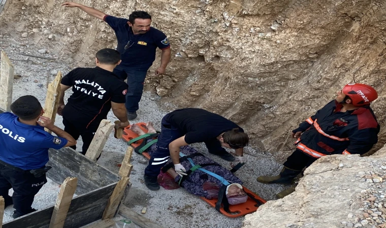 Malatya’da İnşaat Alanına Düşen Vatandaşı İtfaiye Kurtardı
