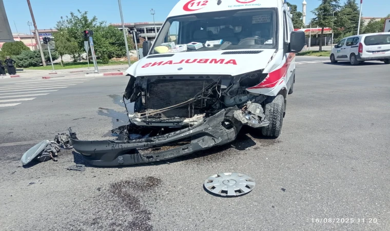 Malatya’da Kaza Yerine Giden Ambulans Kaza Yaptı
