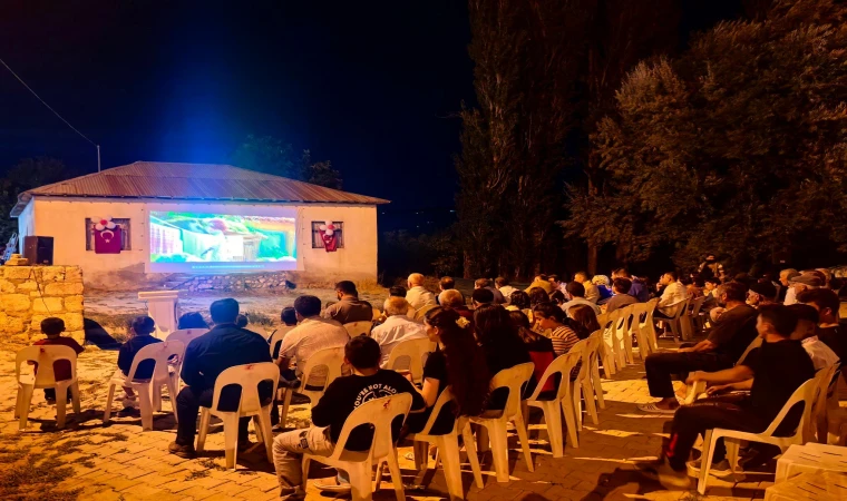 Malatya’da Köy Meydanı Beyaz Perdeye Dönüştü