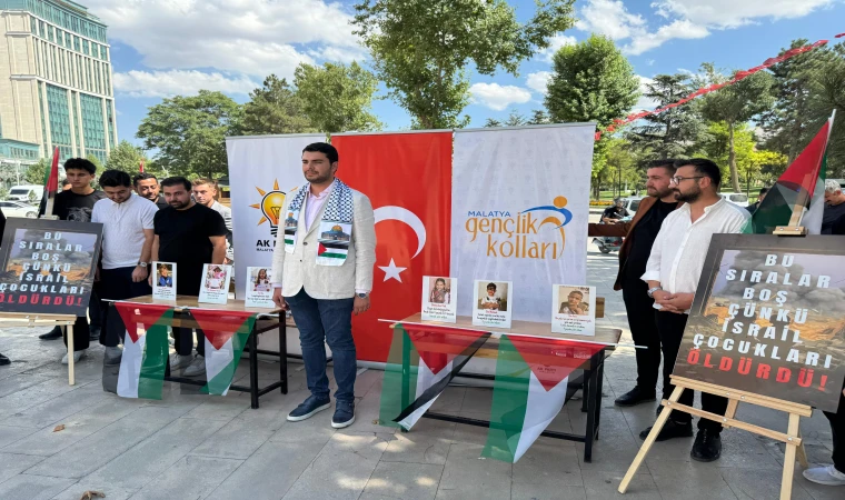AK Parti Gençlik Kollarından “Boş Sıralar’a Tepki Gösterdi