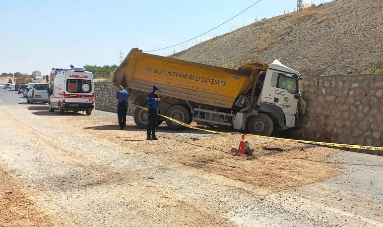 Malatya’da Kamyon Duvara Çarptı, Sürücü Öldü
