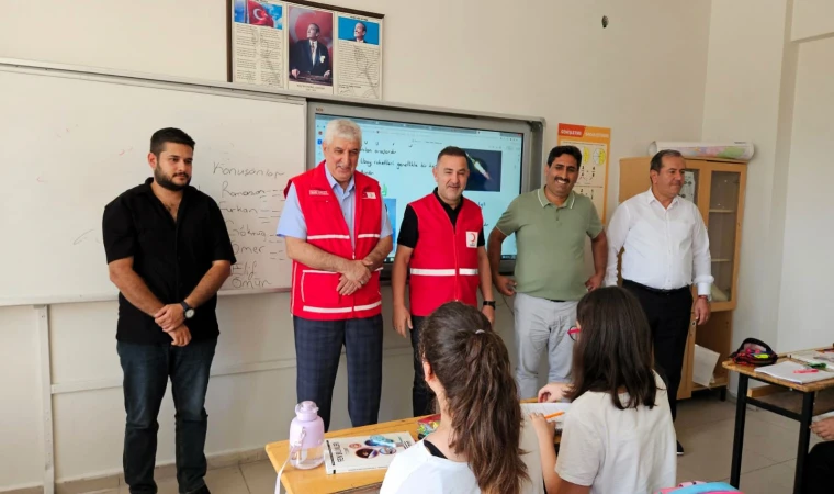 Malatya’da Kızılay Öğrencilere Eğitim Desteği Veriyor